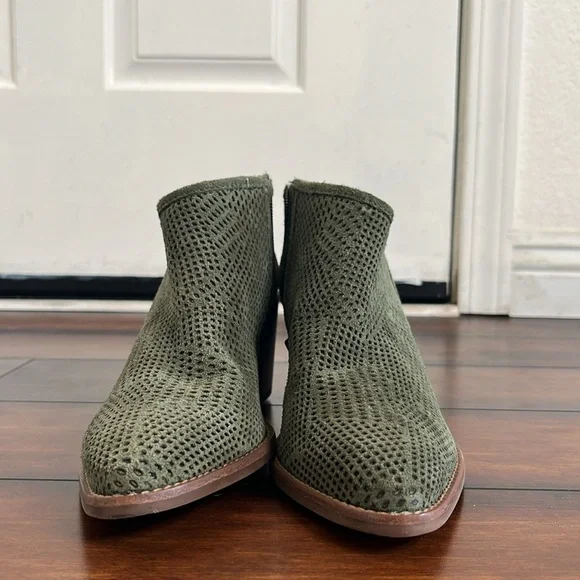 Lucky Brand "Zeshia" Olive Green Suede Bootie Size 8.5 Like New Boho Rodeo - Picture 3 of 9